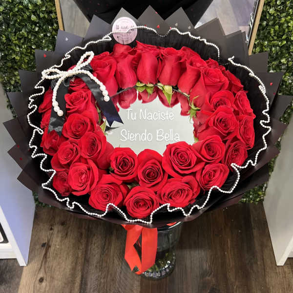 Tú Naciste Siendo Bella - Red Roses Bouquet With Mirror