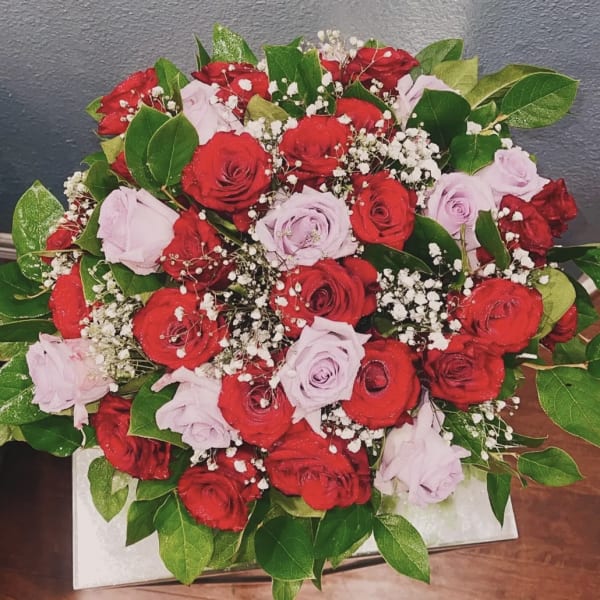 Bouquet of red and lavender roses with baby's breath