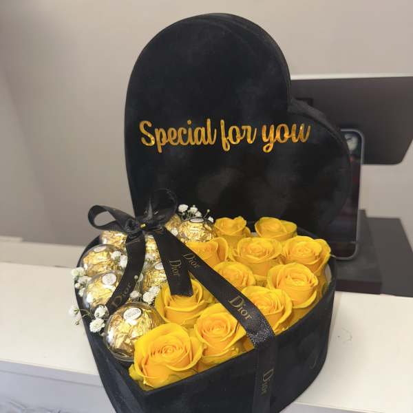 DIOR DETAIL WITH ROSES AND CHOCOLATE ( SIZE S)