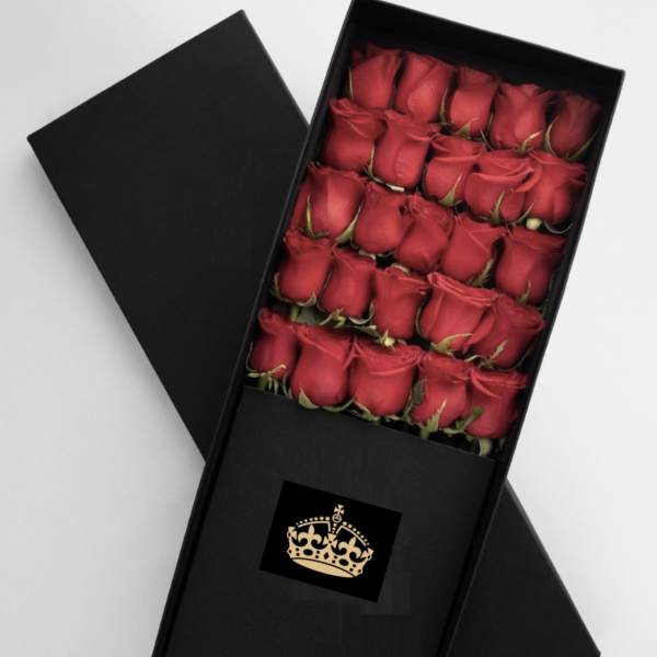 Elegant and Customizable Box of Roses