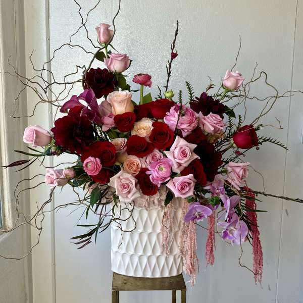 Large bouquet of pink and red roses in a white vase