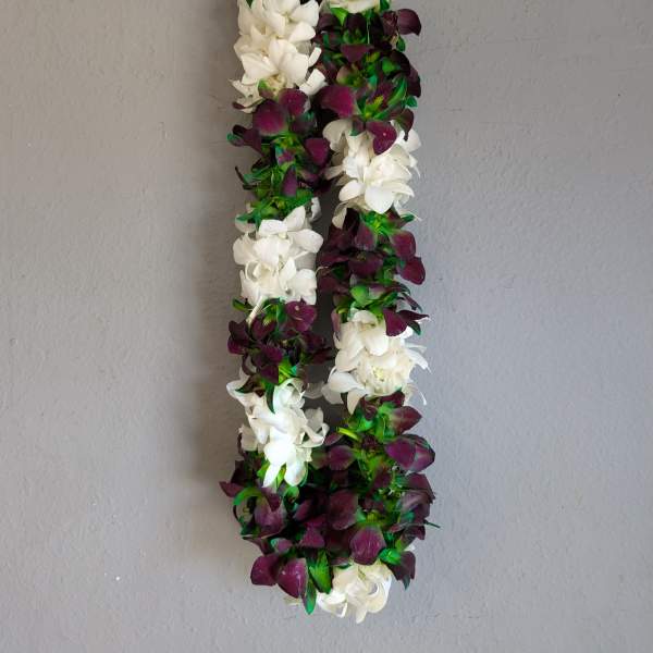 Orchid lei. Green/purple and white chunk