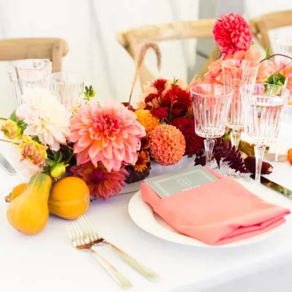 The tropical Christmas Table arrangement
