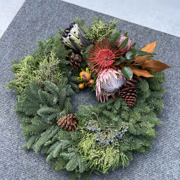 Hawaiian holiday wreath With gold and white decor