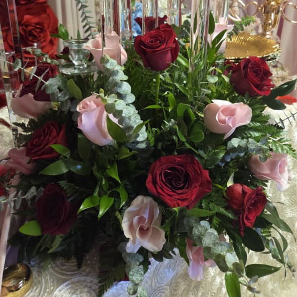 Rose table center piece pink and 18 red roses