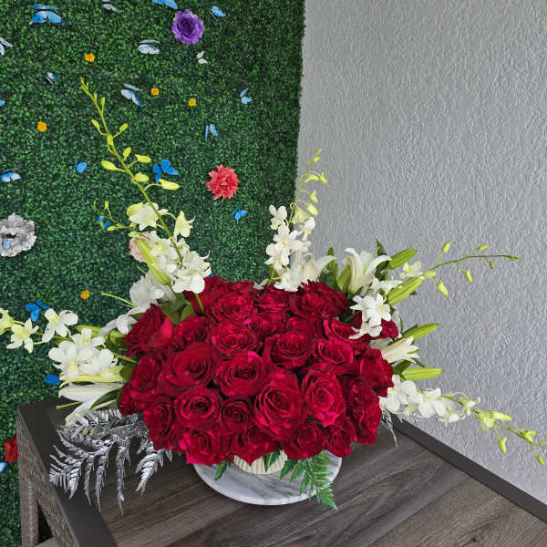 ELEGANT CENTERPIECE