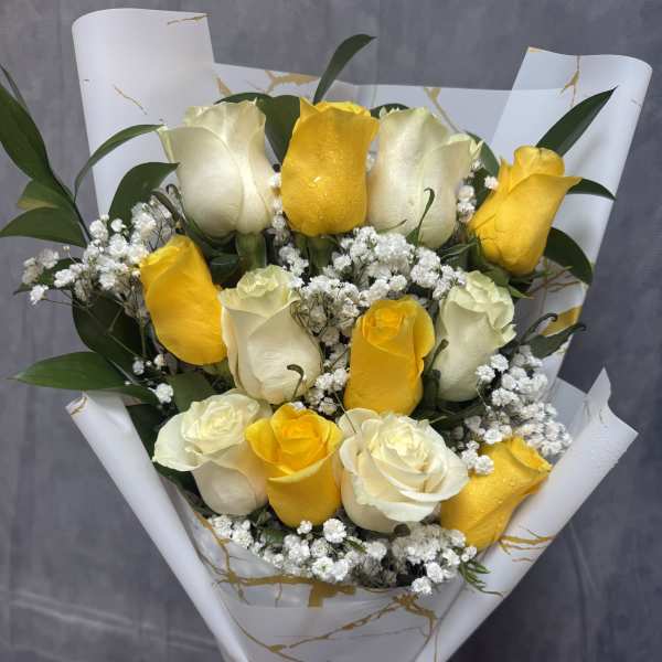 Yellow and white roses layered bouquet