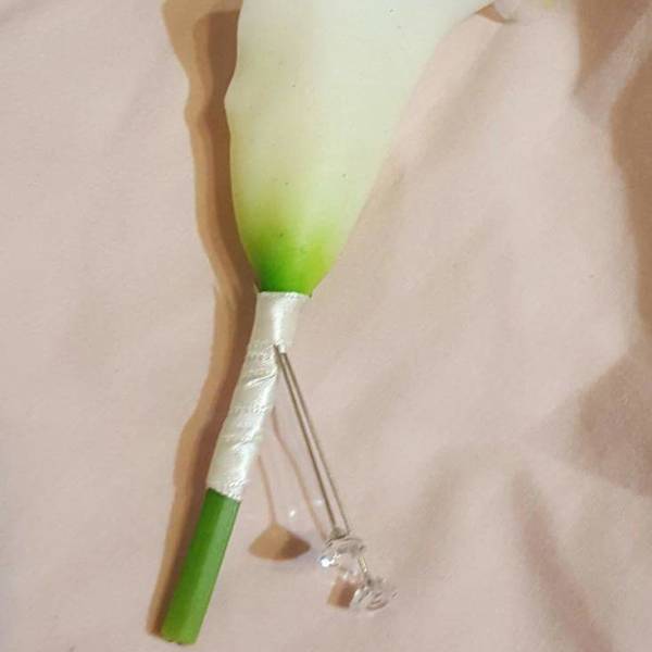 elegant calla lily boutonniere