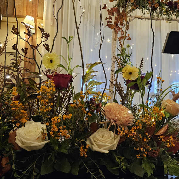 wedding arbor 4 feet and matching floor pieces2@ 3 foot