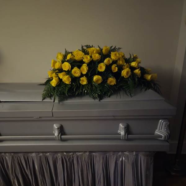 SONSHINE YELLOW ROSE CASKET SPRAY