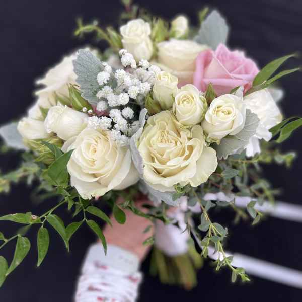 Bouquet of cream and pink roses with white filler flowers