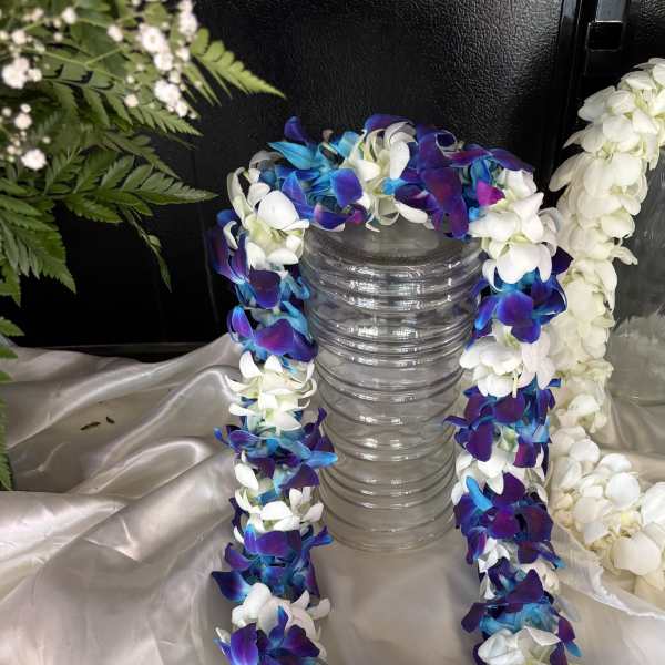 BLUE & WHITE LEI