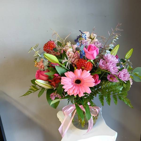 #748 Designer's Choice vase arrangement