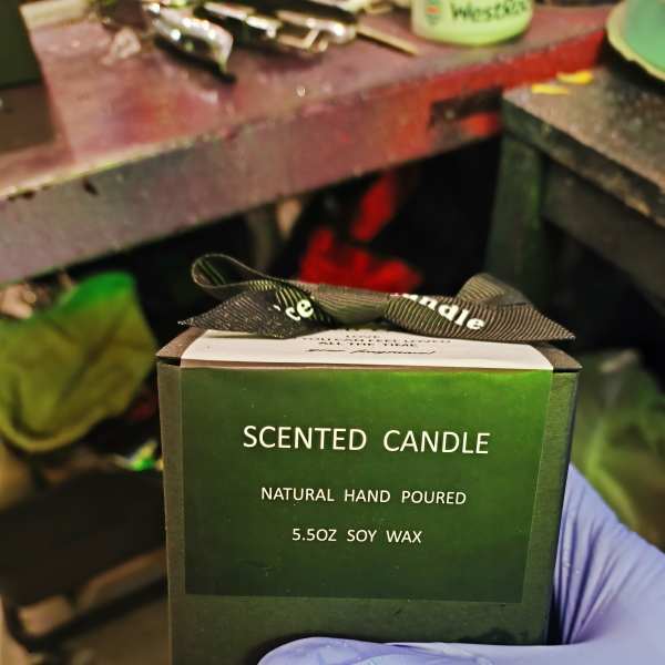 Green scented candle box with a ribbon bow