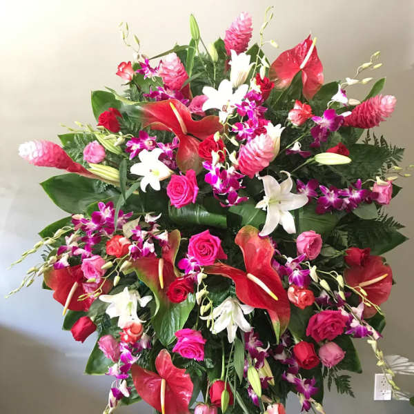 #79 ANTHURIUMS AND SPRING MIX WREATH