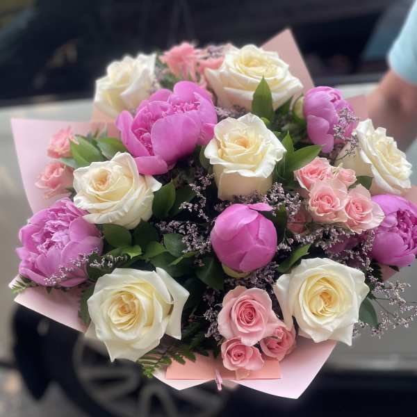 Summer evening bouquet. The photo shows a standard size.
