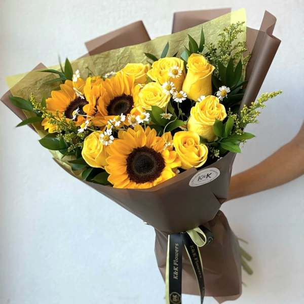 Roses and Sunflowers bouquet