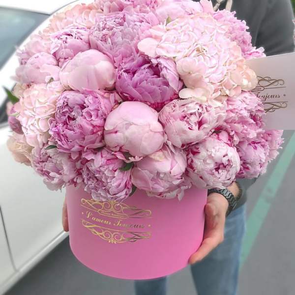 Peonies Signature Box