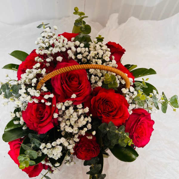 canasta de rosas