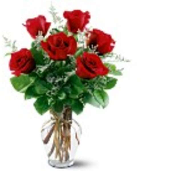 Bouquet of red roses in a clear glass vase
