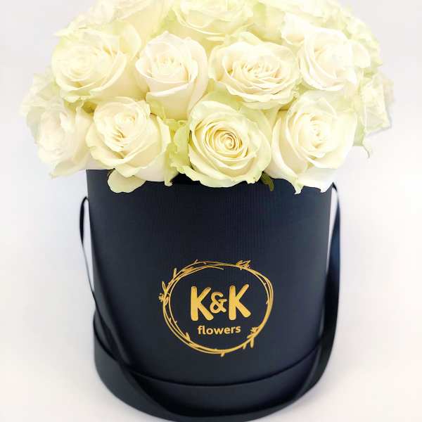 Fresh White roses hat box