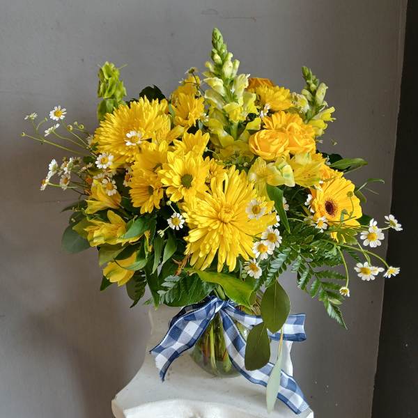 #748 Designer's Choice vase arrangement