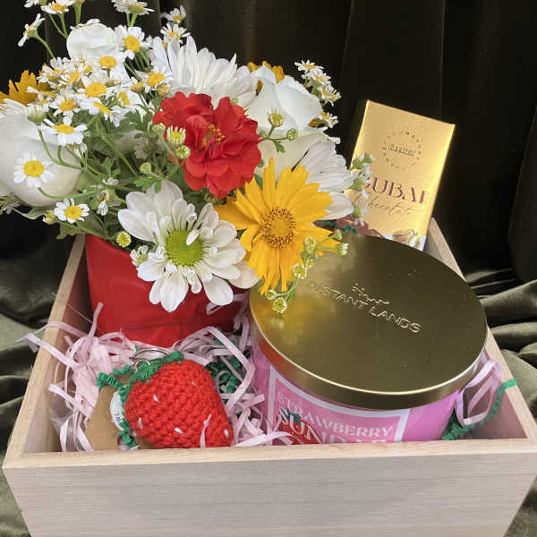Summer Strawberry Box