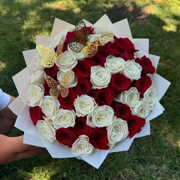 Bouquet of red and white roses with butterfly decorations