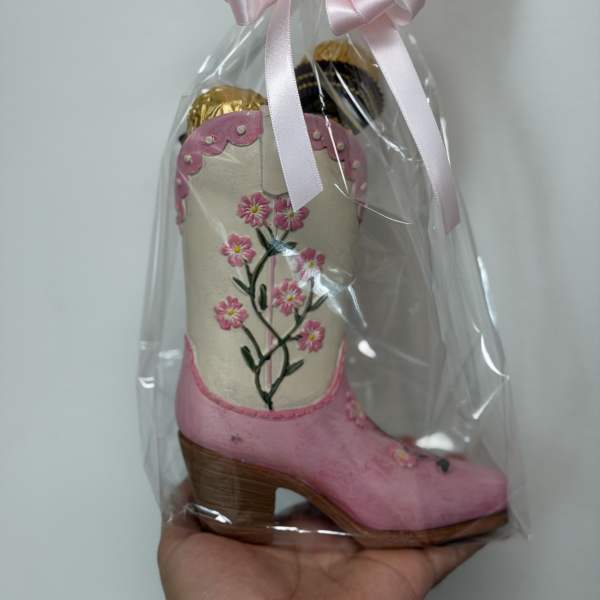 Mini boot w/ chocolates