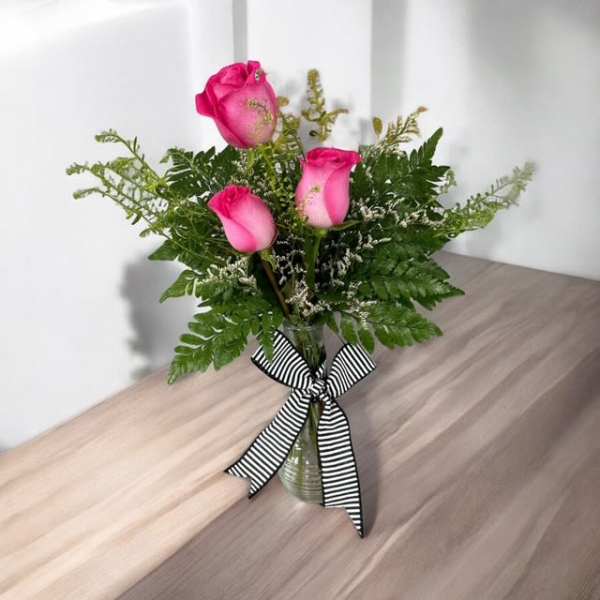 3 Roses in Budvase