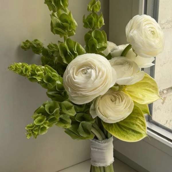 White ranunculus bouquet with green snapdragons and calla lilies