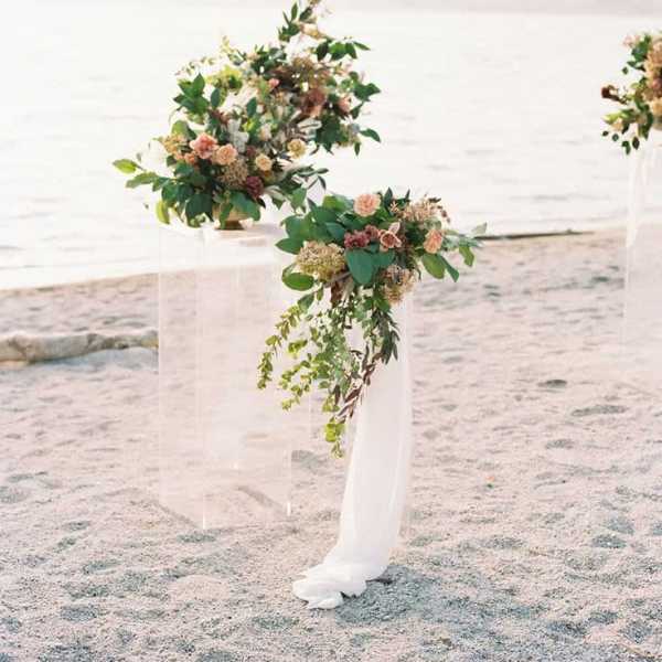 Premium pedestals Arrangement