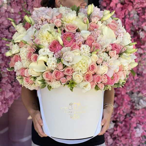 Large bouquet of pink and white roses in a white box