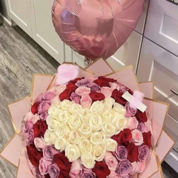 Heart-shaped rose bouquet with pink balloons