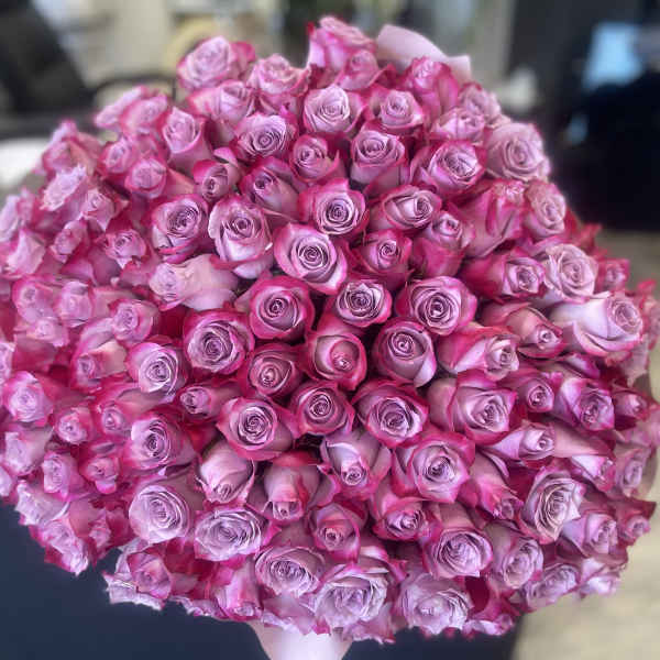 Large bouquet of pink and lavender roses