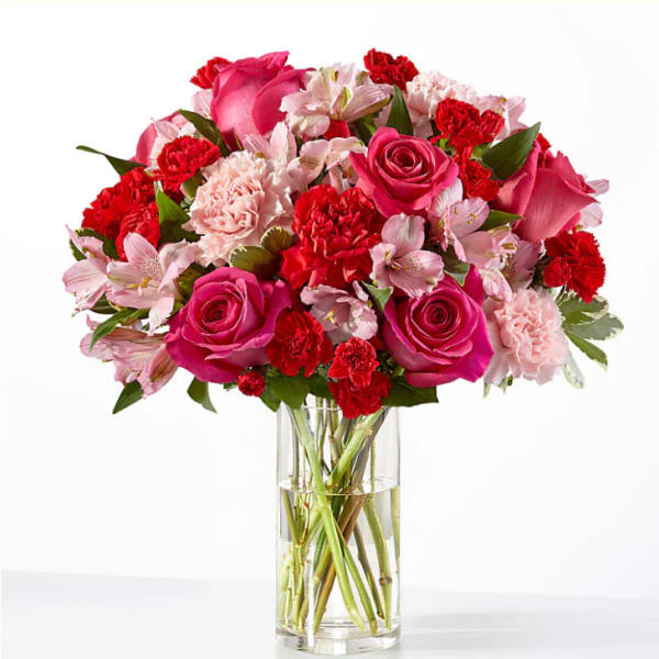 Pink and red mixed bouquet in a clear glass vase