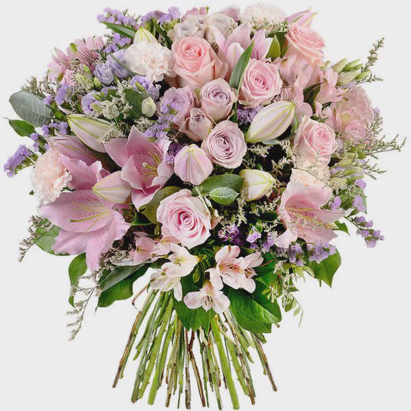 Bouquet of pink roses and lilies with lavender accents