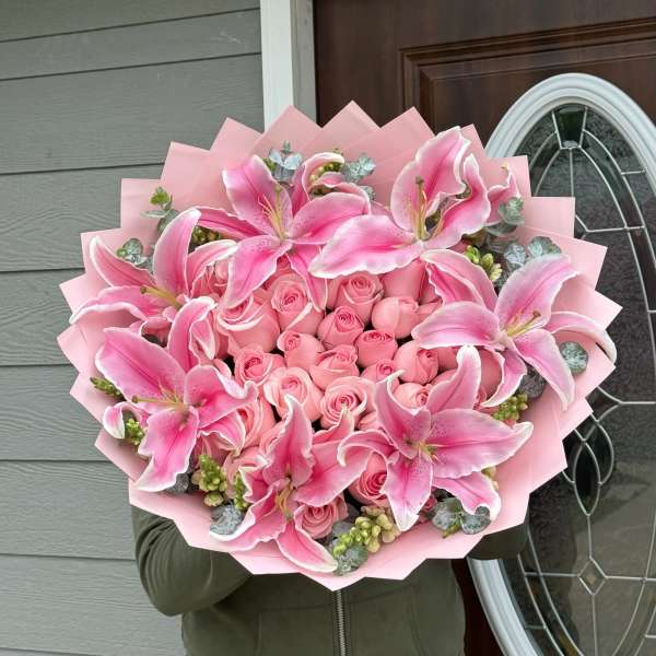 Ramo de rosas con lirios 3