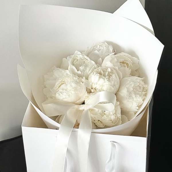 White Peonies to Make Your Day
