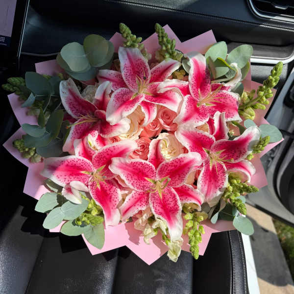 Ramo de rosas lirios 4