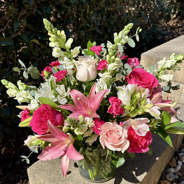 Bouquet of pink and white flowers in a glass vase