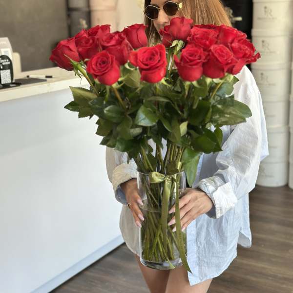 25 Classic Red Roses