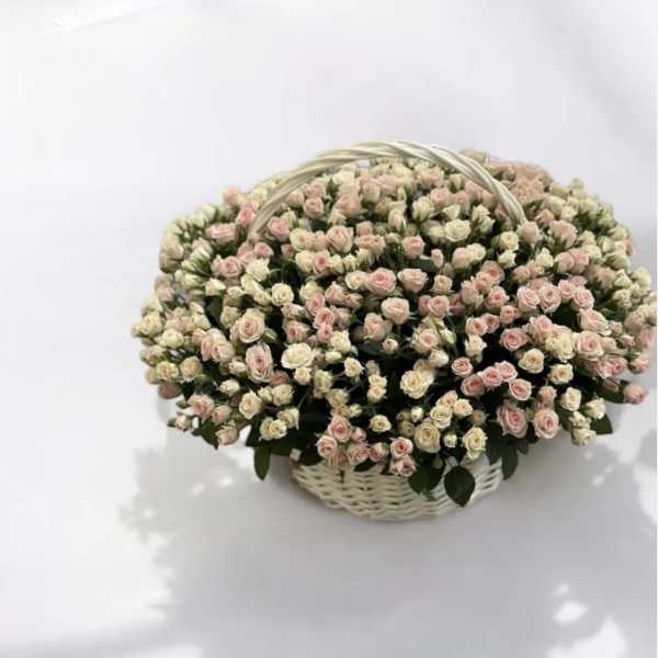 Basket of pale pink and cream spray roses