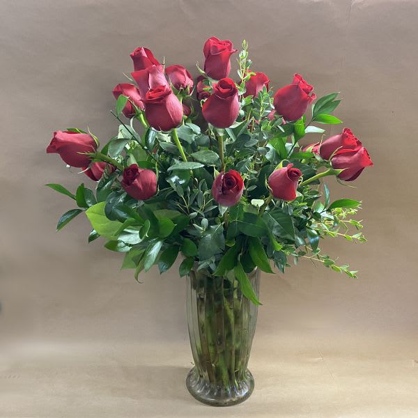 Bouquet of red roses in a clear glass vase