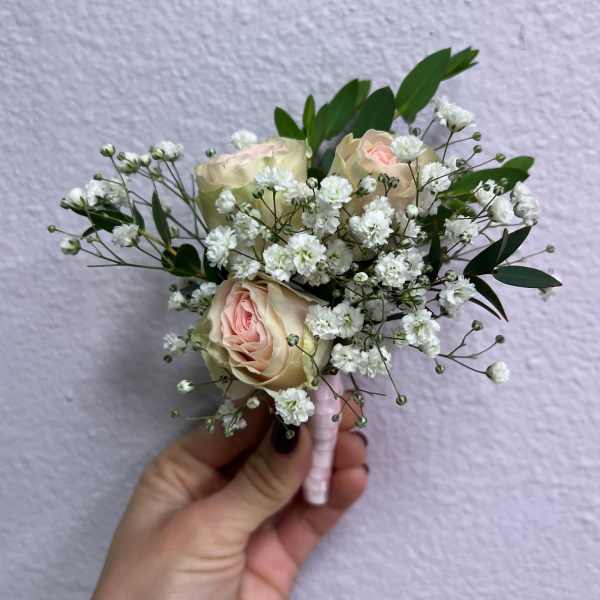 Small bouquet of pale pink roses and white baby's breath