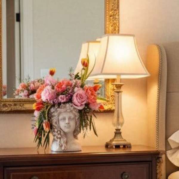 Aurora Muse Vase