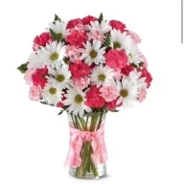 Bouquet of pink carnations and white daisies in a clear glass vase