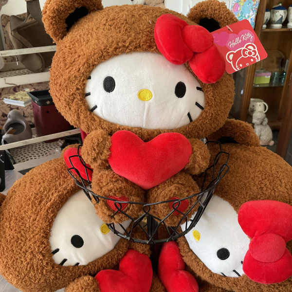 Hello Kitty heart plush