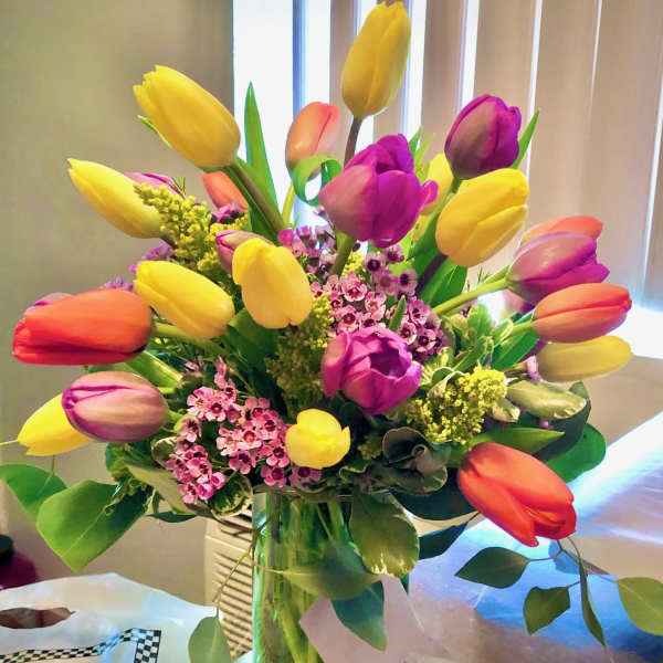 Colorful tulip bouquet in a clear glass vase
