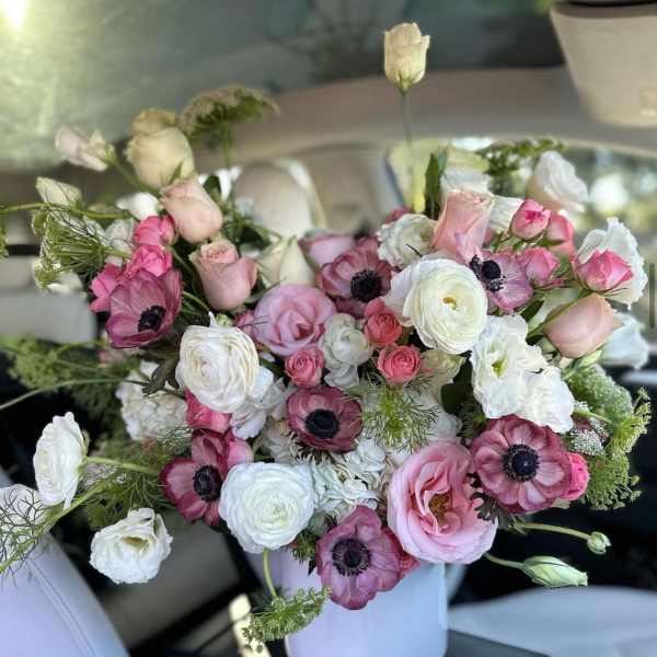Mixed vase table arrangement